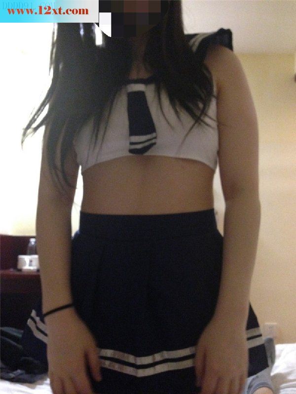 穿水手服的94女友 [11P]
